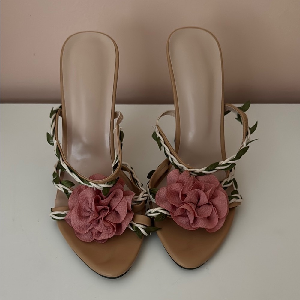 Floral Embellished Women's Sandals - Pink and Tan